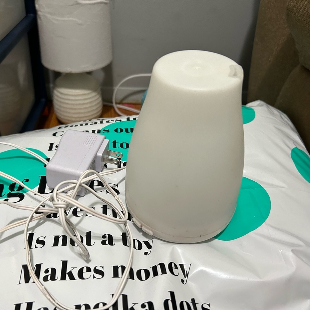 Essential oil defuser
